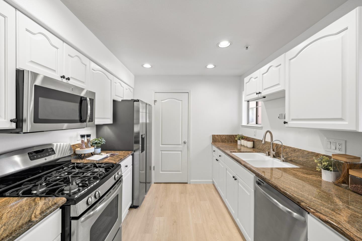 986 Alpine Terrace, Unit 4 Sunnyvale, CA 94086 - Photo 20 of 59 a kitchen with a sink stove and refrigerator