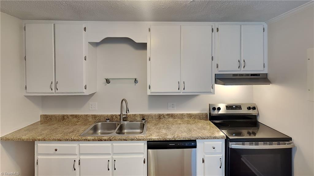 5737 Bramblegate Road, Unit E Greensboro, NC 27409 - Photo 7 of 19 Gallery Image 7
