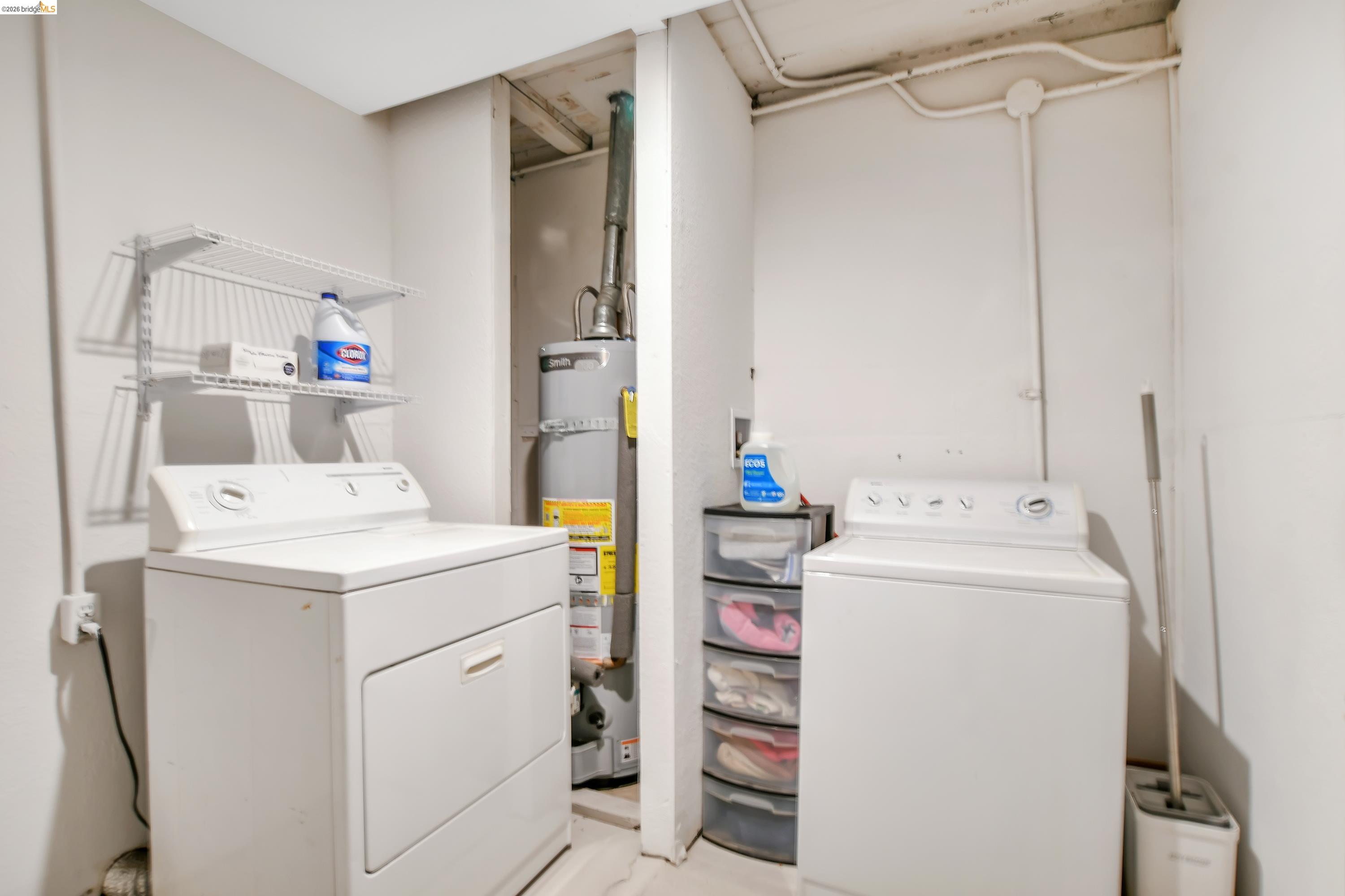 37 Beach Drive Bay Point, CA 94565 - Photo 31 of 33 a utility room with dryer and washer