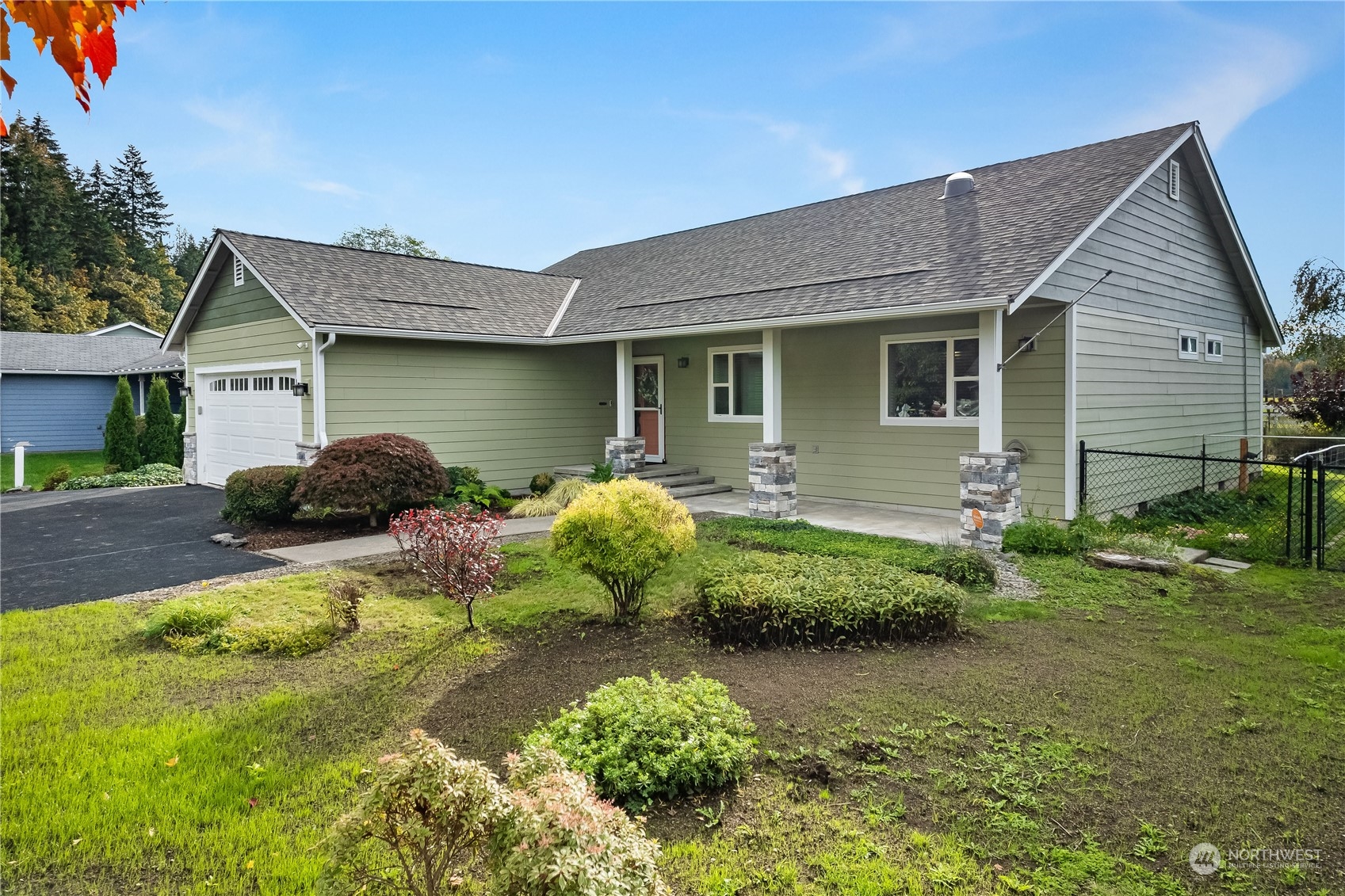 10121 Meadowside Lane Southwest Rochester, WA 98579 - Photo 2 of 35 a front view of a house with garden