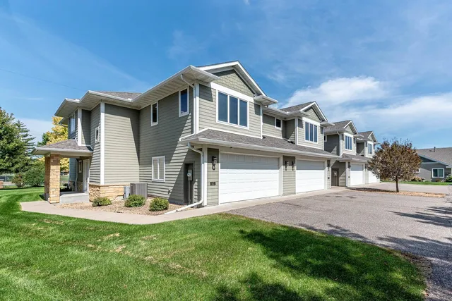 $459,000 | 814 Pinnacle Path, Mankato, MN 56001