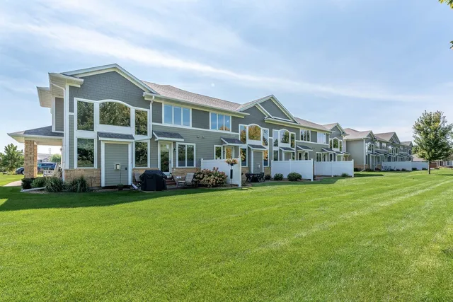 $459,000 | 814 Pinnacle Path, Mankato, MN 56001