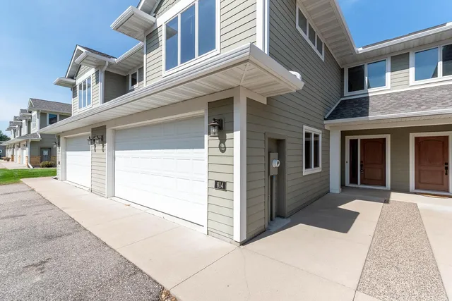 $459,000 | 814 Pinnacle Path, Mankato, MN 56001