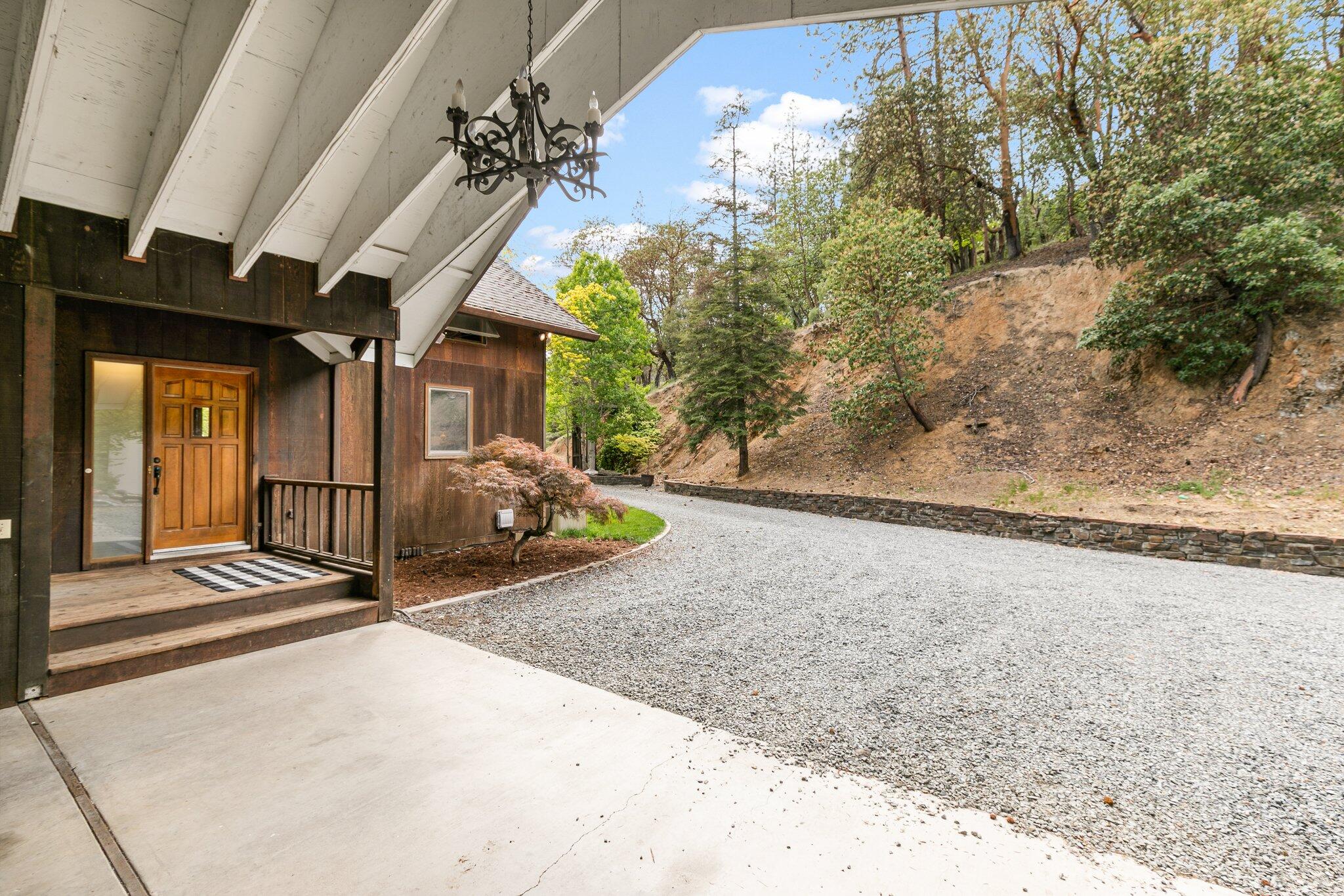 7230 Upper Applegate Road Jacksonville, OR 97530 - Photo 14 of 46