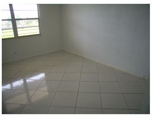 4012 Guildford East, Unit 4012 Boca Raton, FL 33434 - Photo 4 of 10 Master Bedroom