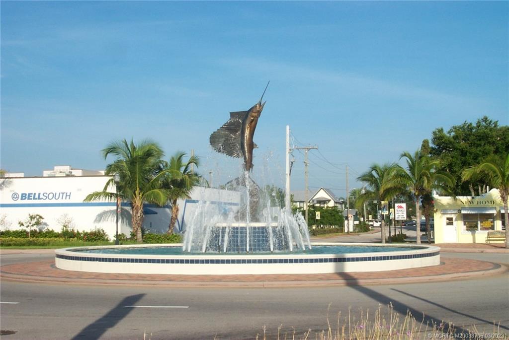 1881 Southwest Palm City Road, Unit H201 Stuart, FL 34994 - Photo 29 of 33 a view of a building and a yard