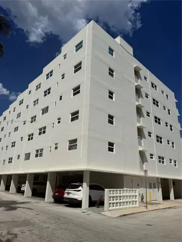 $2,600 | 901 South Surf Road, Unit 306, Hollywood, FL 33019