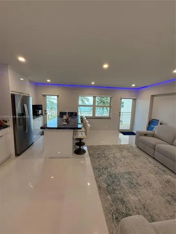 $2,600 | 901 South Surf Road, Unit 306, Hollywood, FL 33019