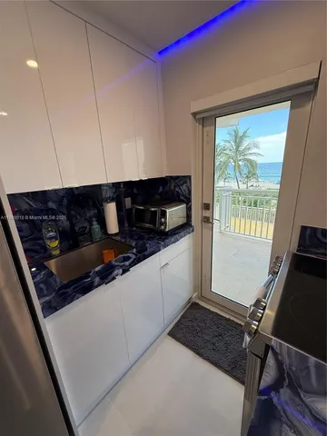 $2,600 | 901 South Surf Road, Unit 306, Hollywood, FL 33019