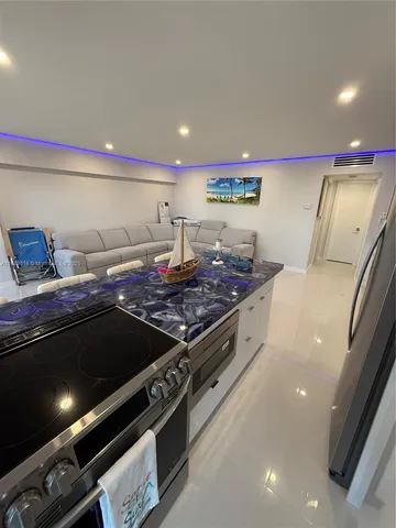 $2,600 | 901 South Surf Road, Unit 306, Hollywood, FL 33019