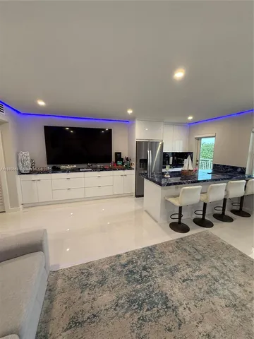 $2,600 | 901 South Surf Road, Unit 306, Hollywood, FL 33019