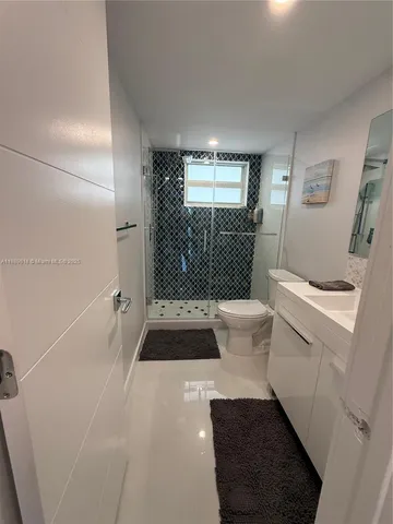 $2,600 | 901 South Surf Road, Unit 306, Hollywood, FL 33019