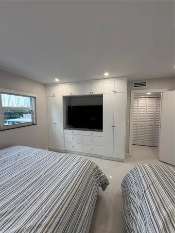 $2,600 | 901 South Surf Road, Unit 306, Hollywood, FL 33019