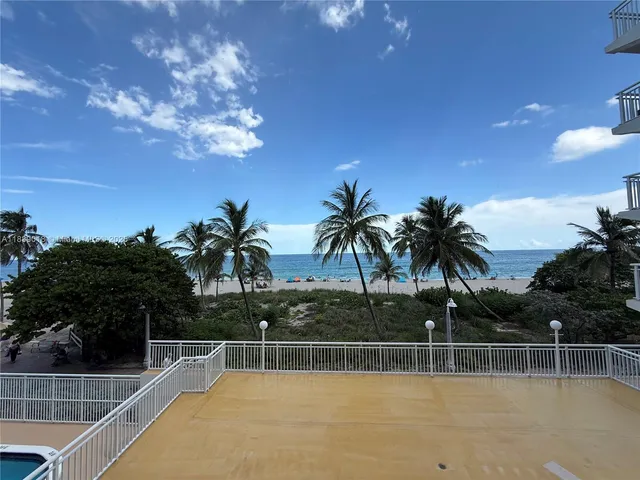$2,600 | 901 South Surf Road, Unit 306, Hollywood, FL 33019