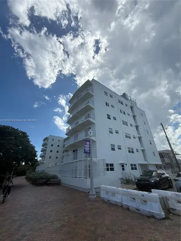 $2,600 | 901 South Surf Road, Unit 306, Hollywood, FL 33019