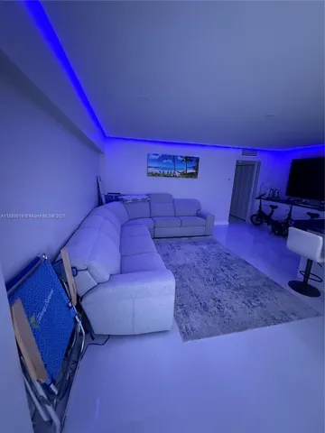 $2,600 | 901 South Surf Road, Unit 306, Hollywood, FL 33019