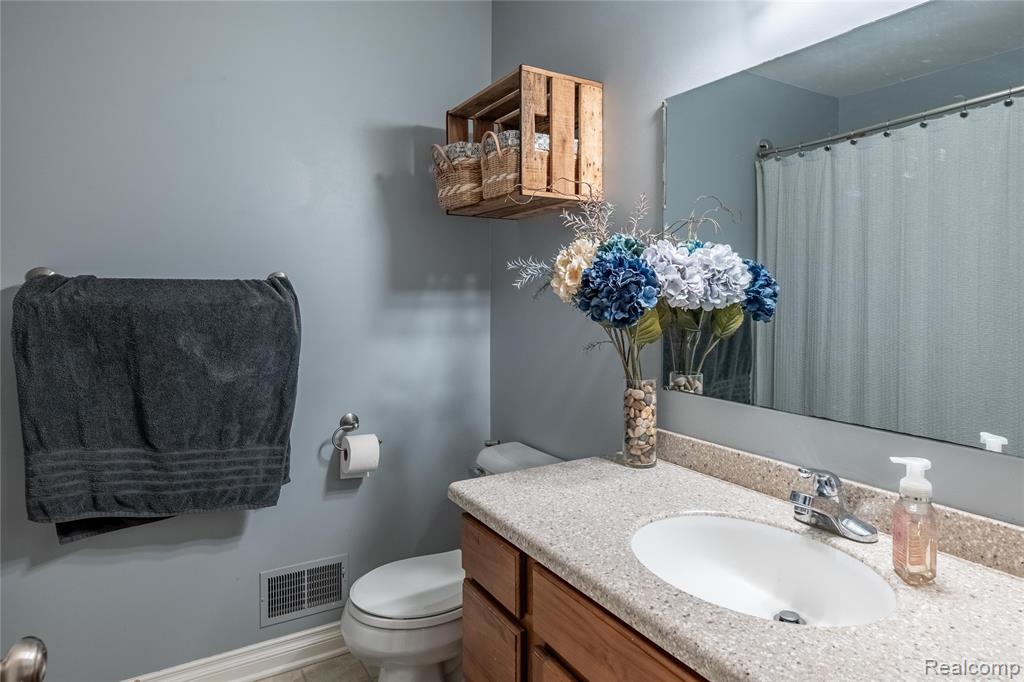 7457 Ore Lake Road Brighton, MI 48116 - Photo 15 of 38