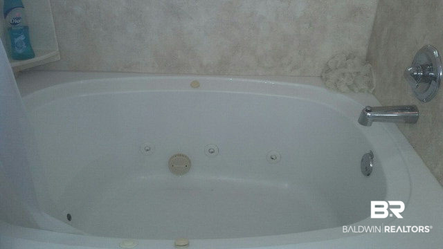 8451 Kendall Court Mobile, AL 36695 - Photo 21 of 33 Deep jetted tub with a shower too.