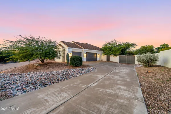 $999,999 | 7618 East Presidio Street, Mesa, AZ 85207