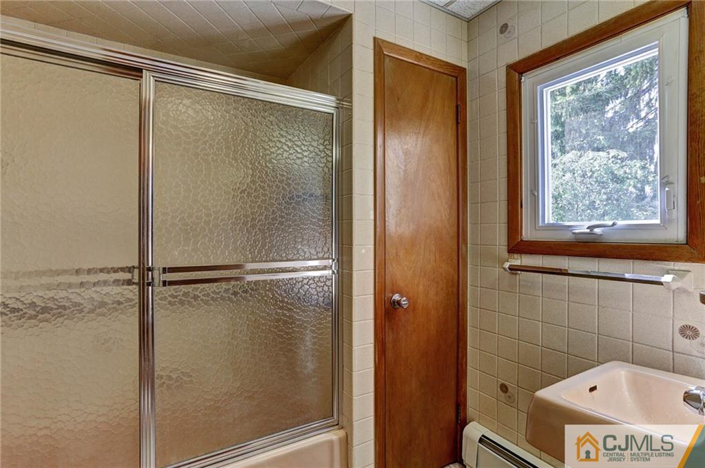 25 Riva Avenue Milltown, NJ 08850 - Photo 12 of 24 Gallery Image 12