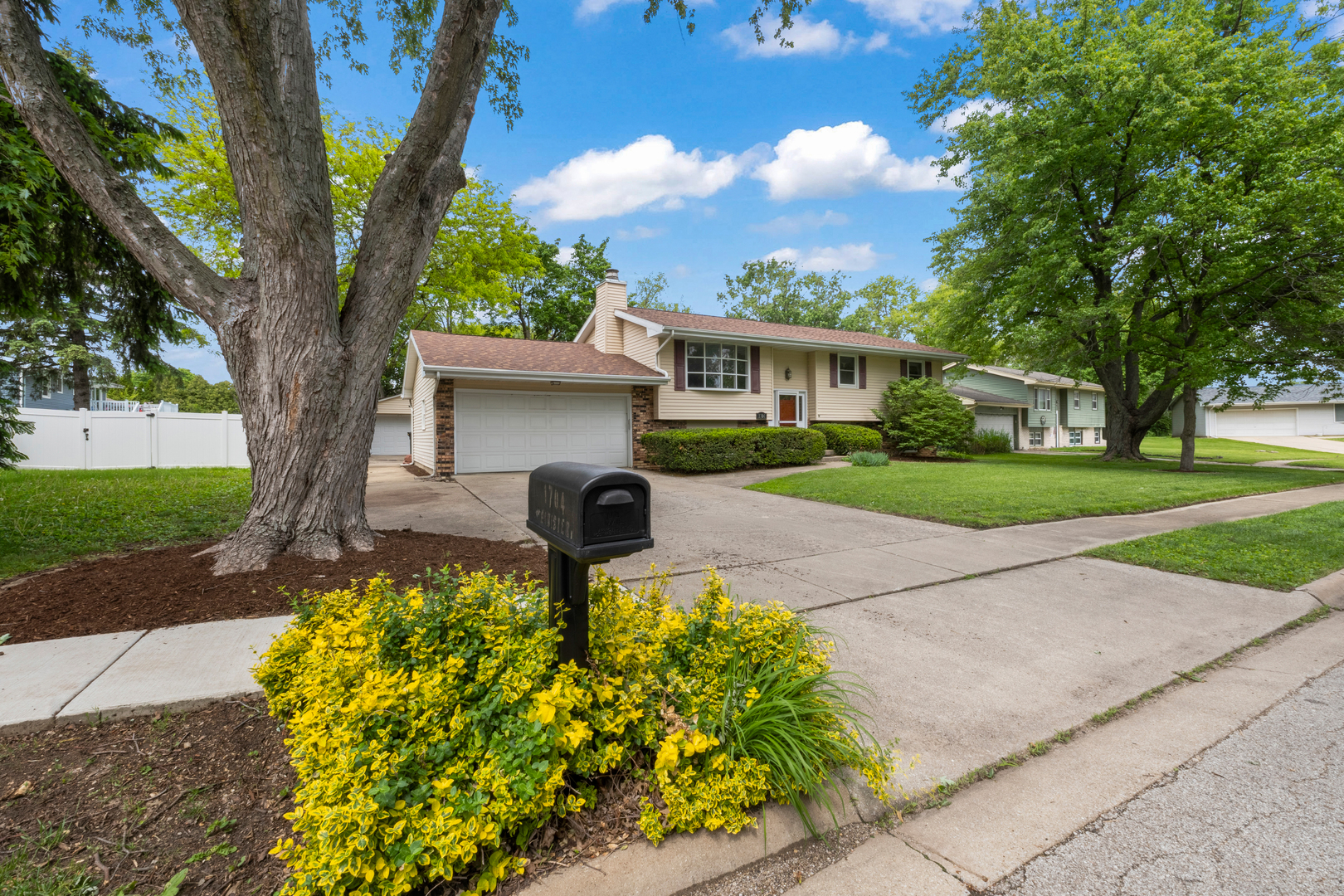 1704 Dunray Lane Normal, IL 61761 - Photo 2 of 51