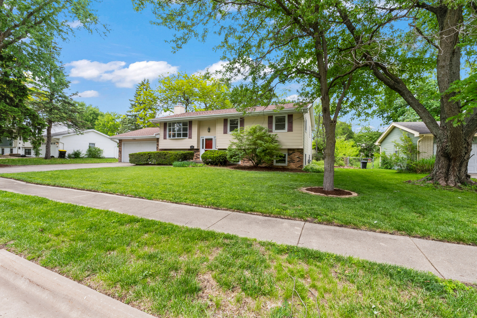 1704 Dunray Lane Normal, IL 61761 - Photo 4 of 51
