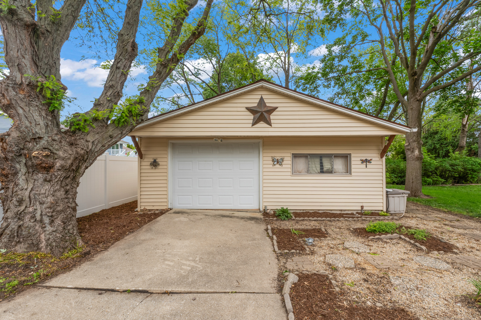 1704 Dunray Lane Normal, IL 61761 - Photo 6 of 51