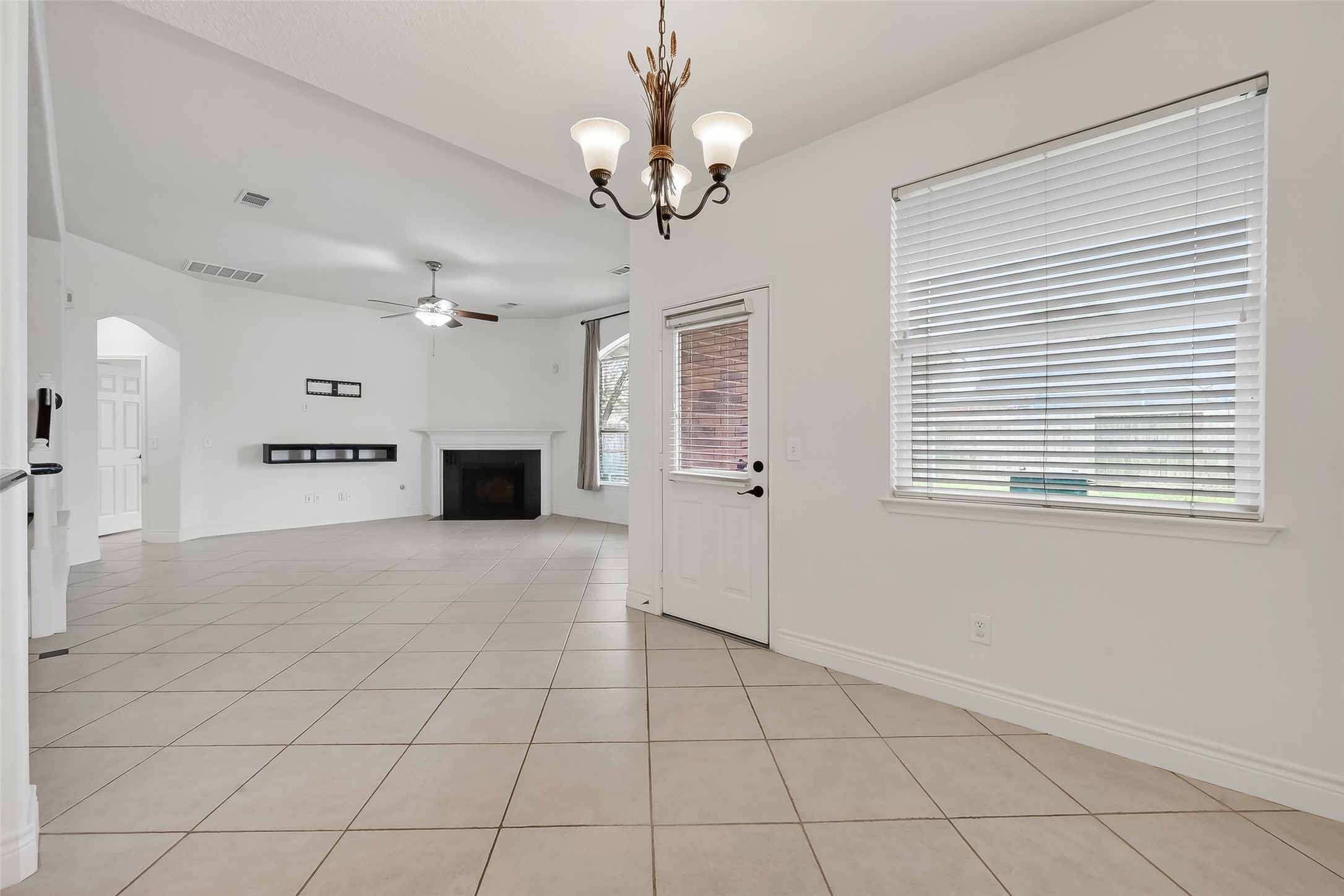 19715 Azalea Brook Way Houston, TX 77084 - Photo 18 of 48 Breakfast area open to the living room