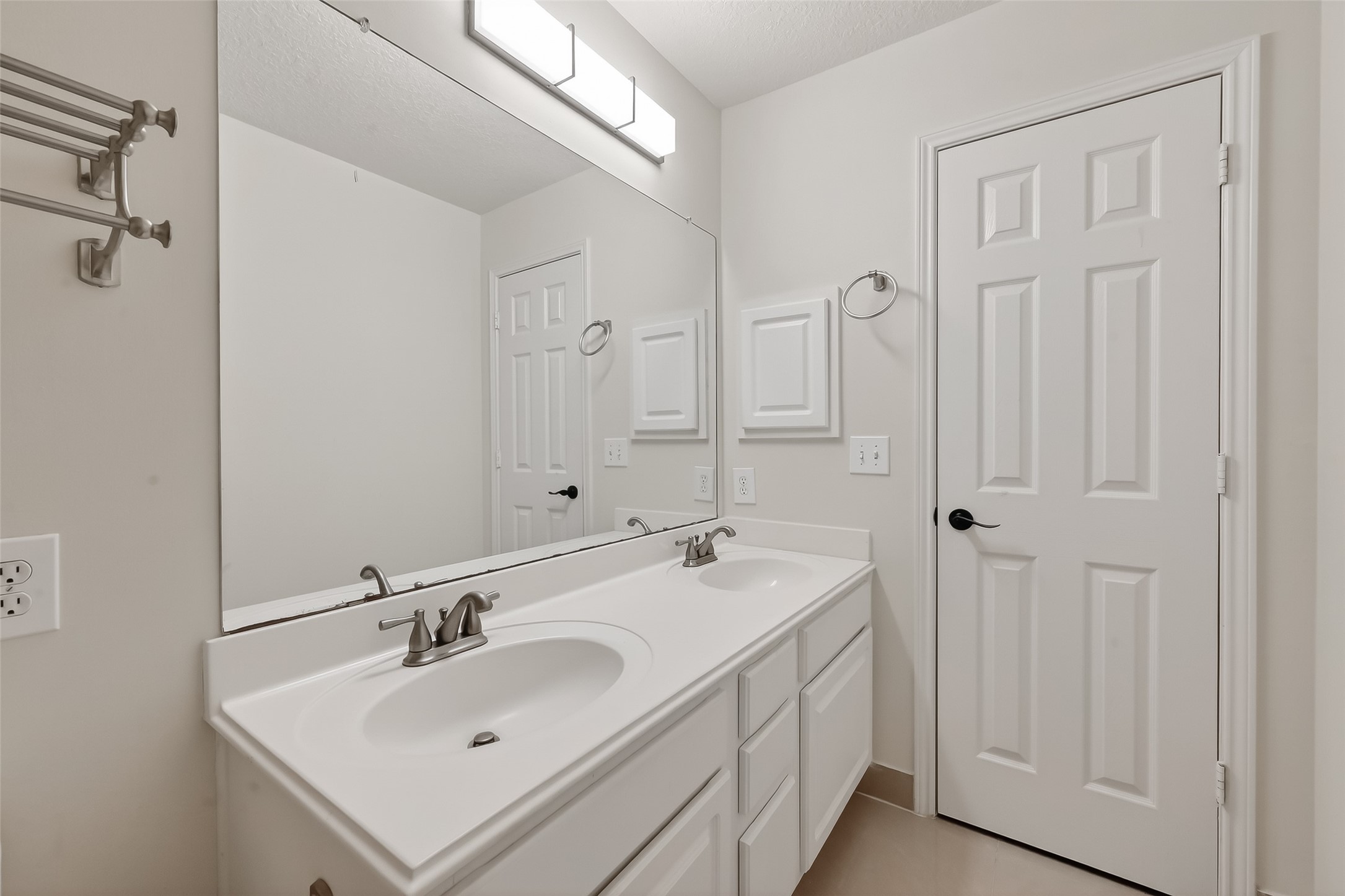 19715 Azalea Brook Way Houston, TX 77084 - Photo 39 of 48 a bathroom with 2 sink and a mirror