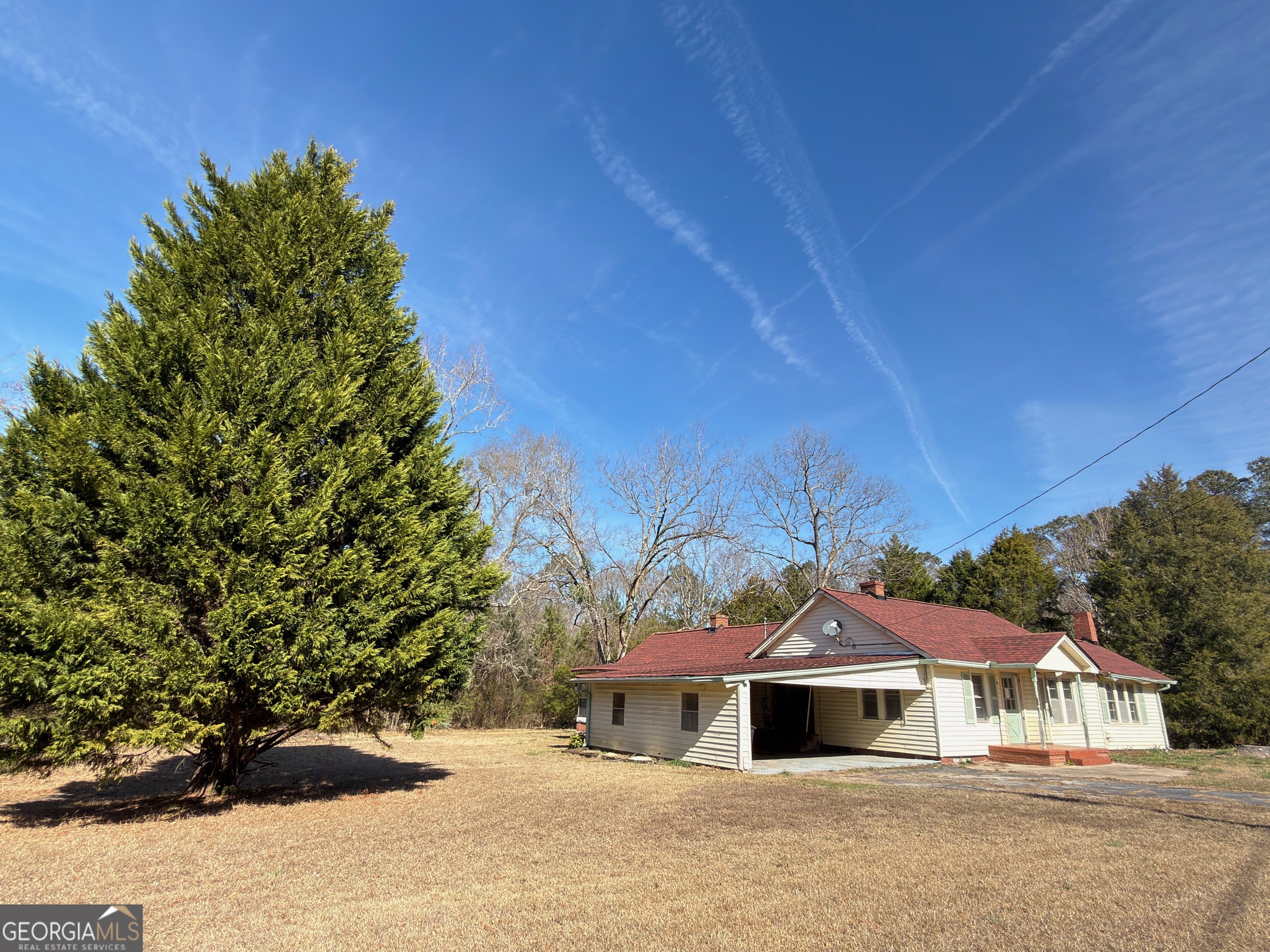 124 Bradshaw Road Thomaston, GA 30286 - Photo 4 of 10 a front view of a house with a yard