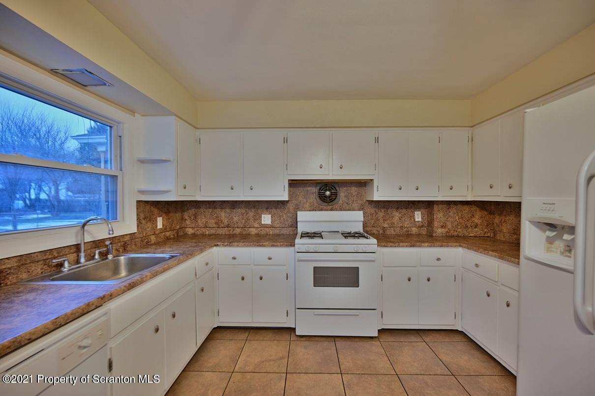 929 Providence Road Scranton, PA 18508 - Photo 15 of 39 Gallery Image 15