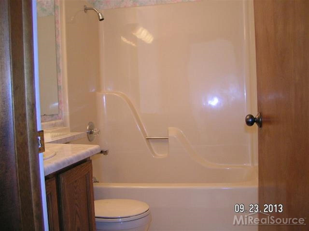 5747 Miller Road Capac, MI 48014 - Photo 16 of 27 Tub surround