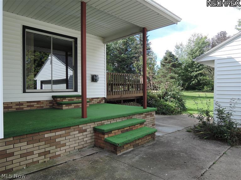2120 SOM Center Road Cleveland, OH 44124 - Photo 16 of 25 Side deck off the family room.