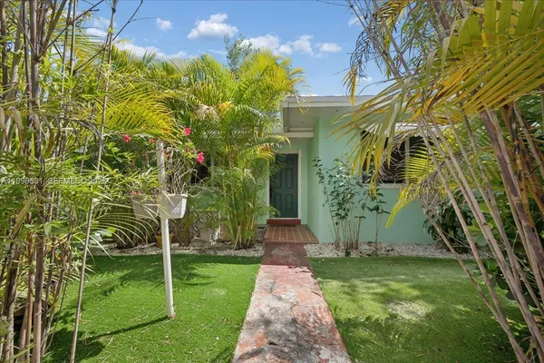 $5,800 | 3490 William Avenue, Miami, FL 33133