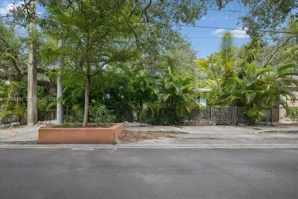 $5,800 | 3490 William Avenue, Miami, FL 33133