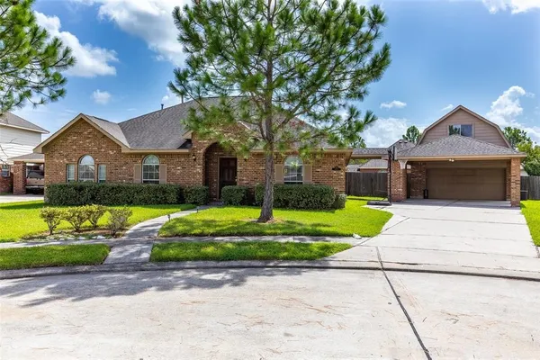 $3,000 | 3405 Kleberg Court, Pearland, TX 77584