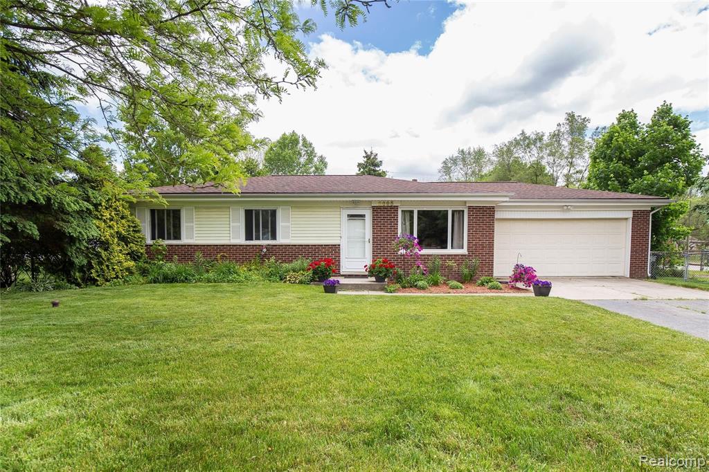 2695 Emmons Avenue Rochester Hills, MI 48307 - Photo 1 of 16