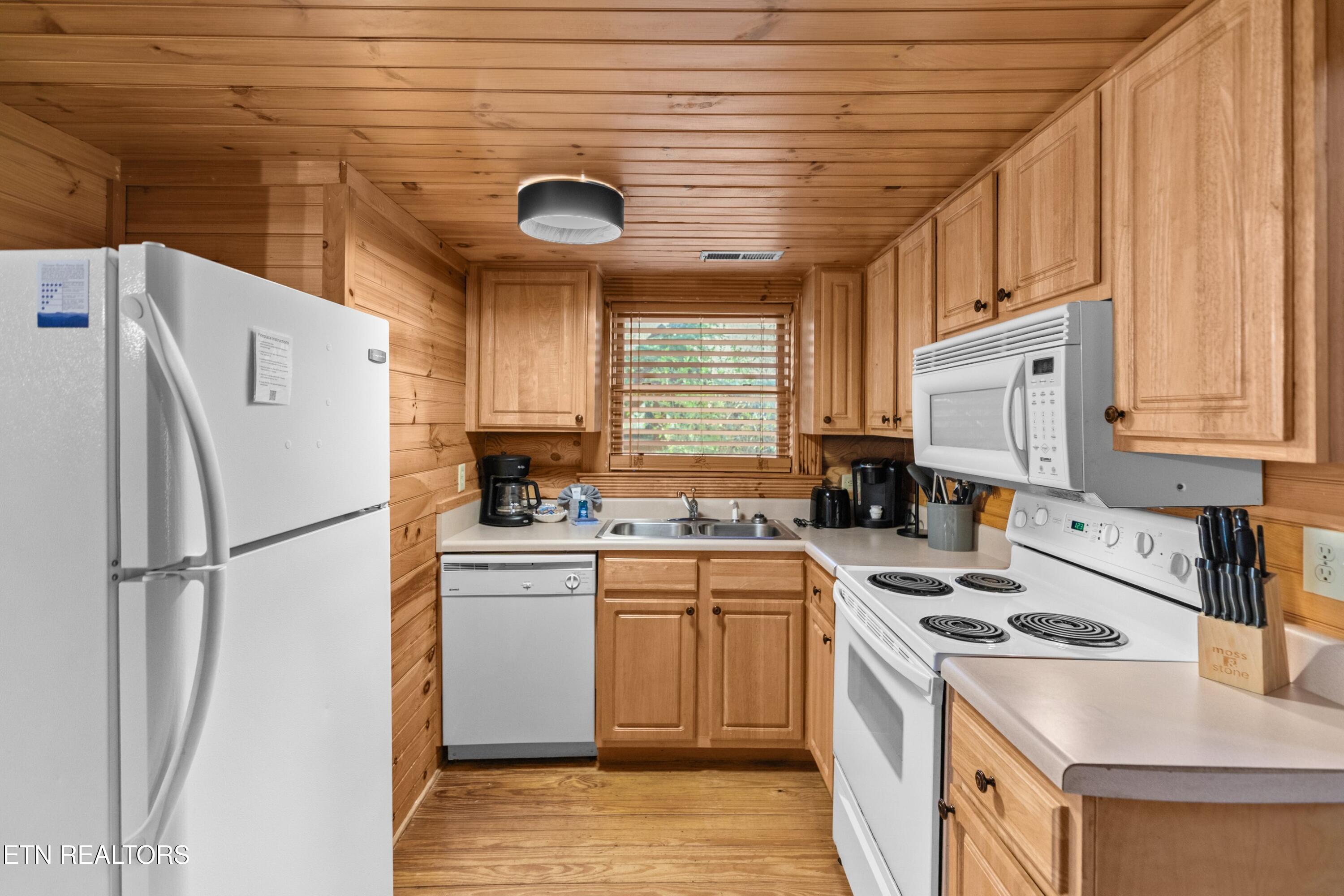 3144 Smoky Ridge Way Pigeon Forge, TN 37862 - Photo 4 of 39 009-3144SmokyRidgeWay-PigeonForge-TN-378