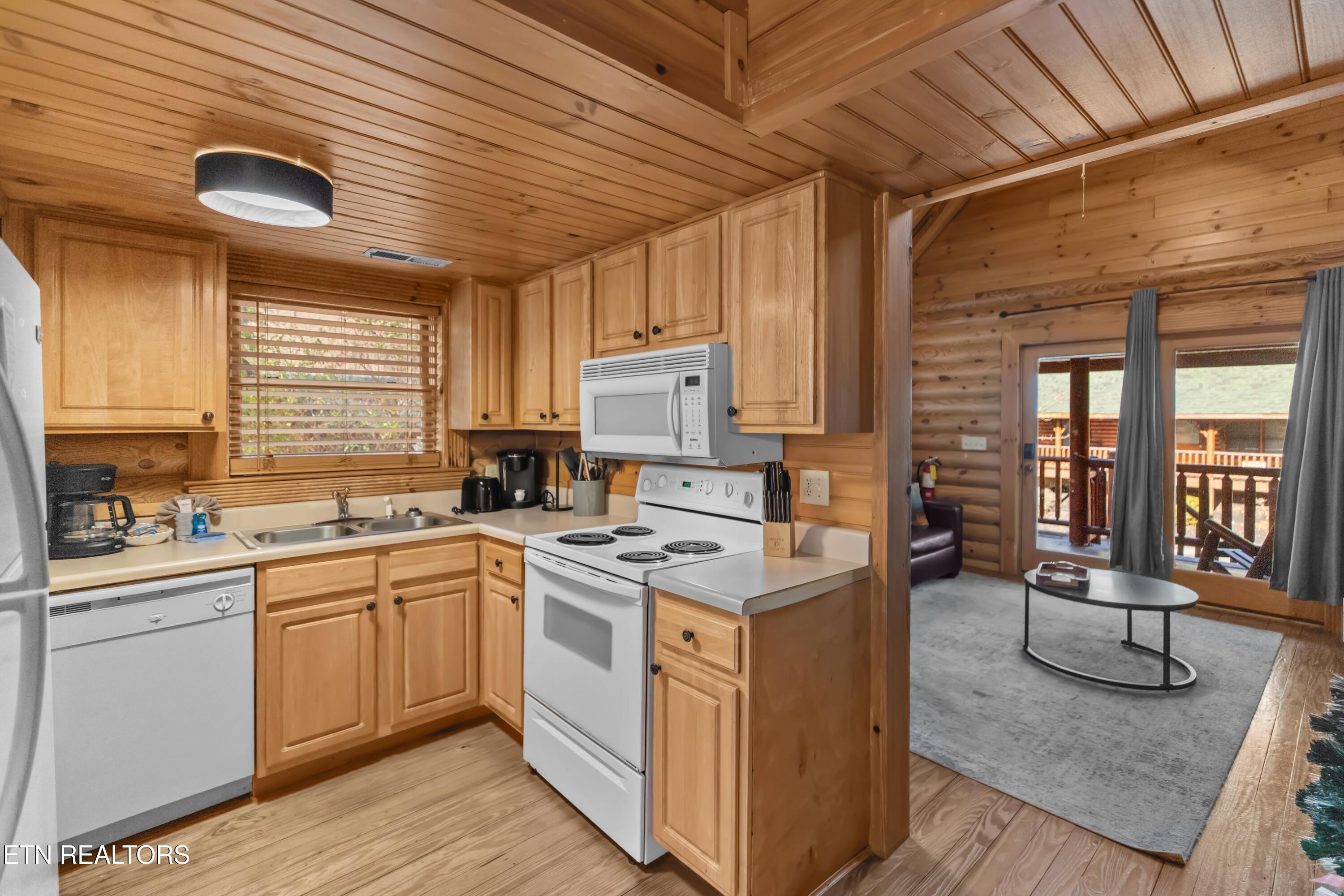 3144 Smoky Ridge Way Pigeon Forge, TN 37862 - Photo 5 of 39 010-3144SmokyRidgeWay-PigeonForge-TN-378