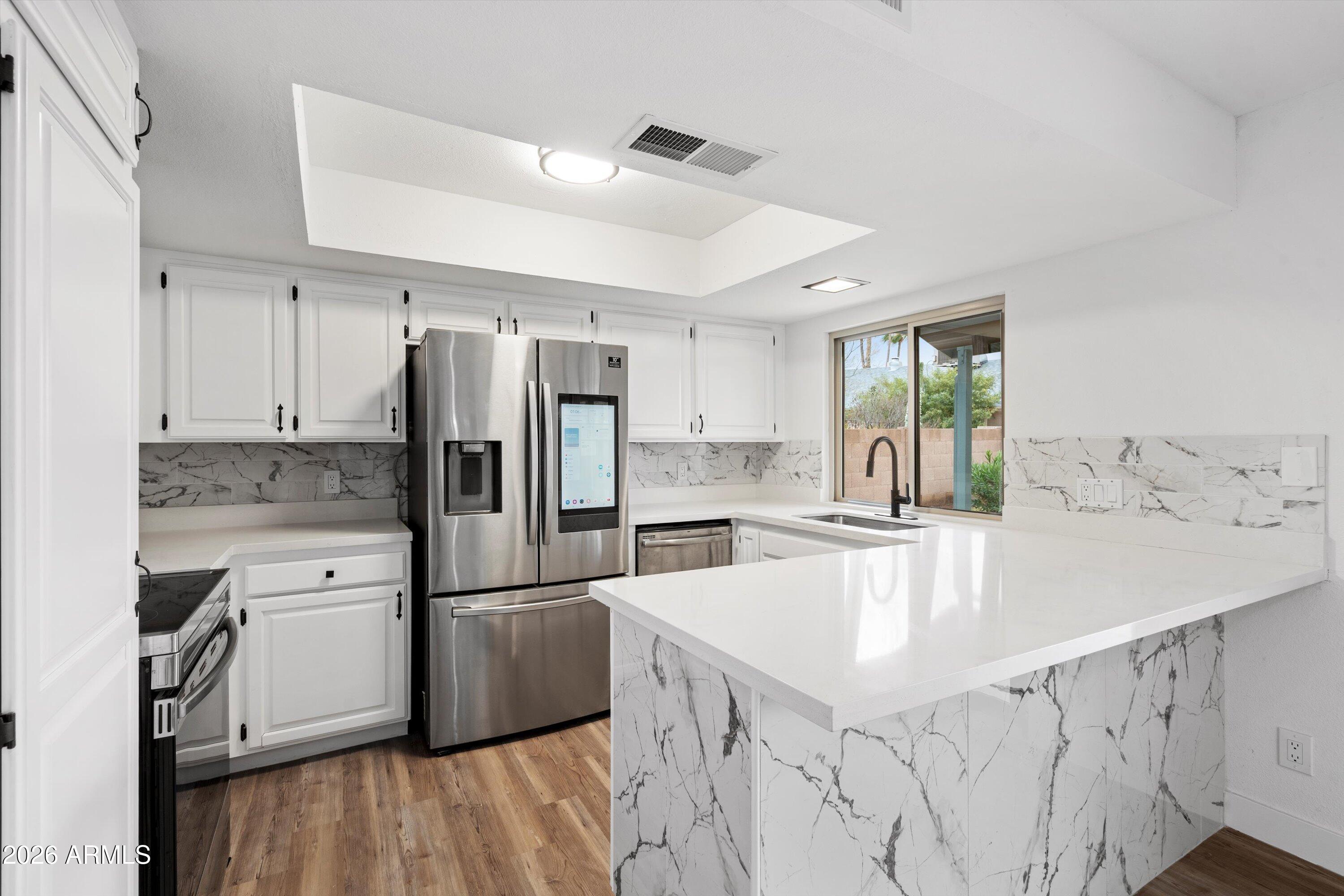 4829 East Apache Circle Phoenix, AZ 85044 - Photo 6 of 20 09-Kitchen