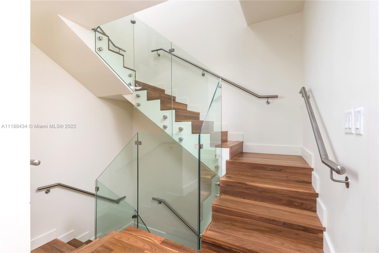 400 Alton Road, Unit TH4A Miami Beach, FL 33139 - Photo 12 of 38 a view of entryway