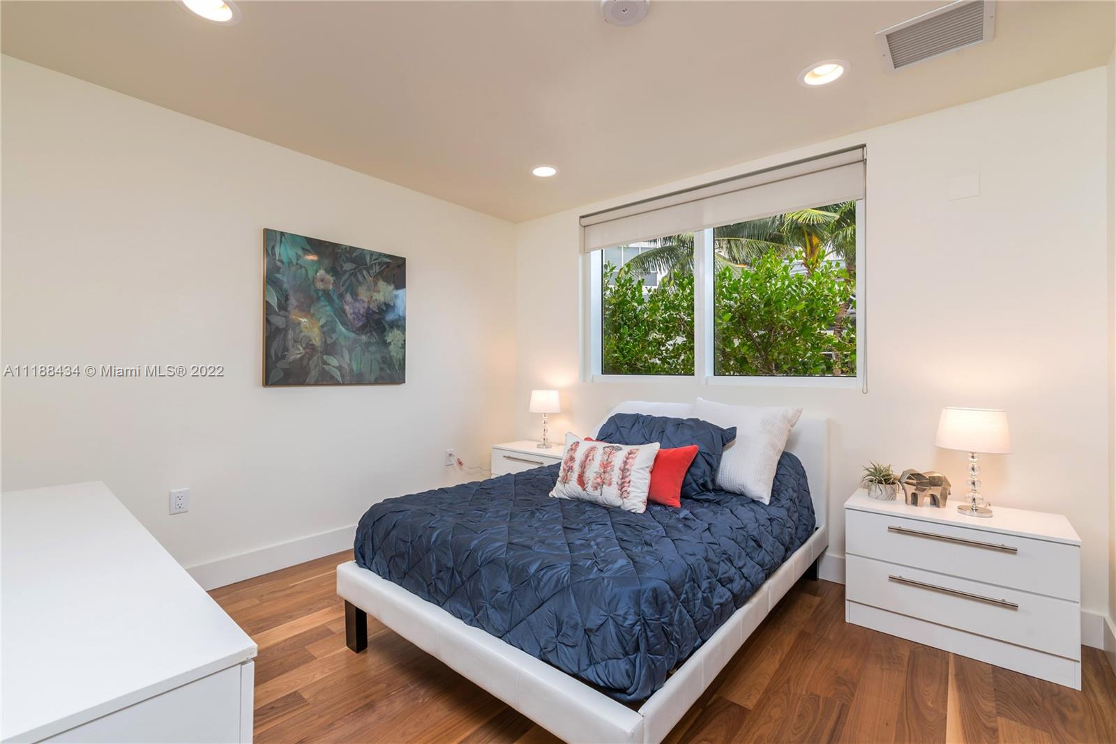 400 Alton Road, Unit TH4A Miami Beach, FL 33139 - Photo 26 of 38 a bedroom with a bed and a window