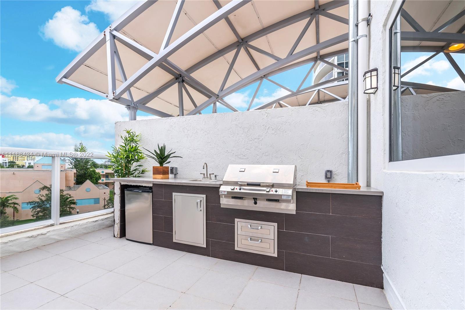 400 Alton Road, Unit TH4A Miami Beach, FL 33139 - Photo 5 of 38 a kitchen with stainless steel appliances granite countertop a stove and a refrigerator