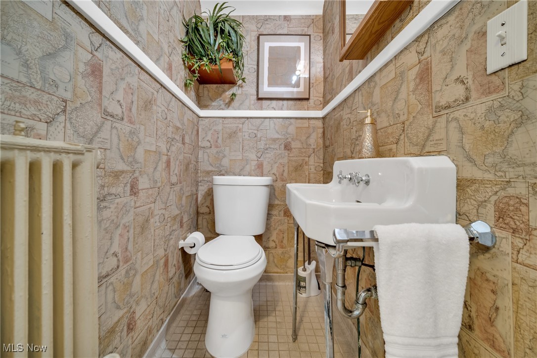 12699 Cedar Road Cleveland, OH 44106 - Photo 18 of 36 Half First Bathroom