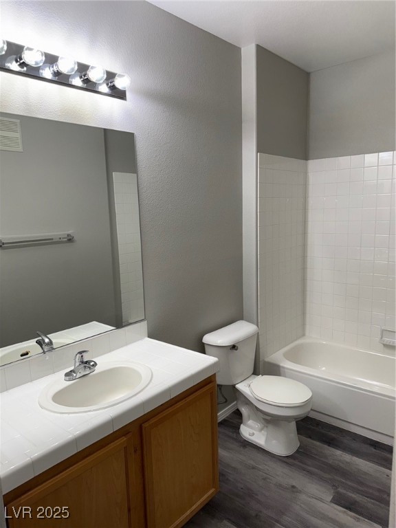 1050 East Cactus Avenue, Unit 2127 Las Vegas, NV 89183 - Photo 19 of 22 Hall Bathroom