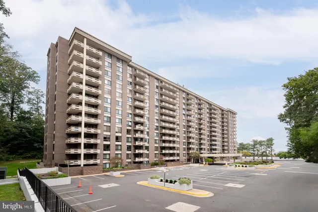 $350,000 | 1808 Old Meadow Road, Unit 1115, McLean, VA 22102