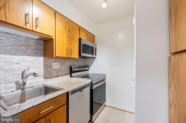 $350,000 | 1808 Old Meadow Road, Unit 1115, McLean, VA 22102