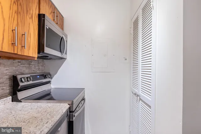 $350,000 | 1808 Old Meadow Road, Unit 1115, McLean, VA 22102