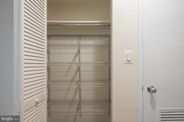 $350,000 | 1808 Old Meadow Road, Unit 1115, McLean, VA 22102