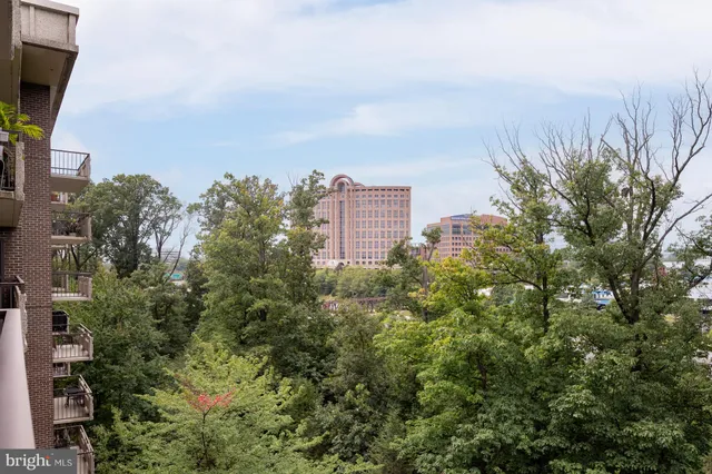 $350,000 | 1808 Old Meadow Road, Unit 1115, McLean, VA 22102